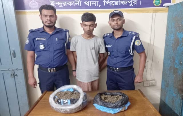 পিরোজপুরে মাদকবিরোধী অভিযান: আড়াই কেজি গাঁজাসহ ব্যবসায়ী গ্রেফতার