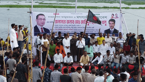নওগাঁয় বিলে ব্যতিক্রমী আয়োজন: মাছ, সংস্কৃতি আর সচেতনতার উৎসব