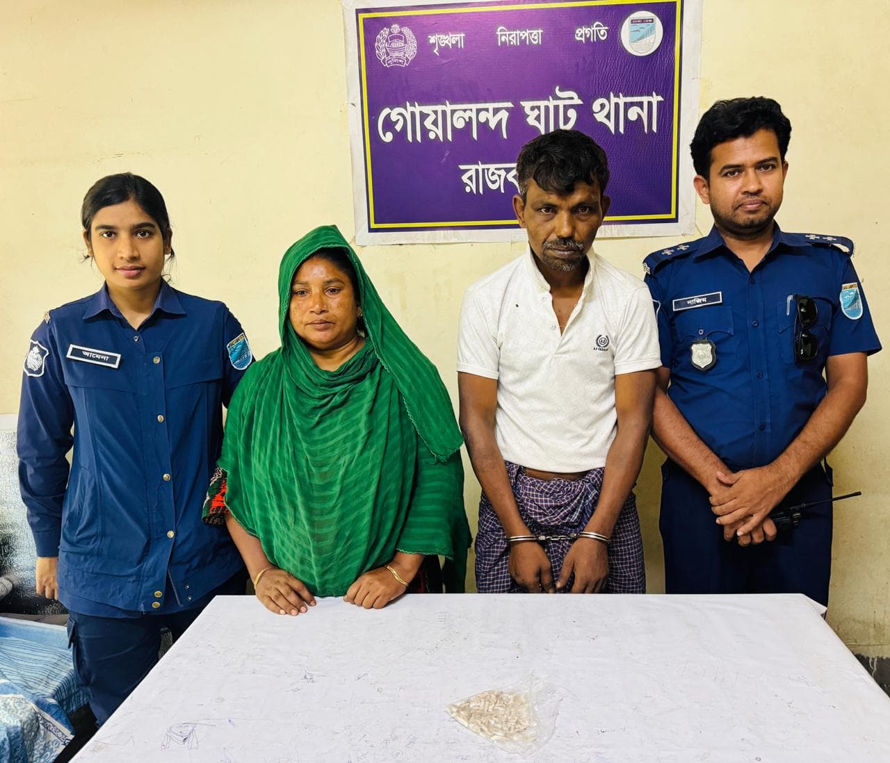 গোয়ালন্দে ১'শ পুরিয়া হেরোইনসহ দুই মাদক কারবারি গ্রেফতার