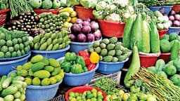 সবজি বাজার অস্থির, কাঁচা মরিচ ২৮০, টমেটো ১৮০— ক্রেতার কান্না