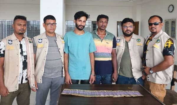 বরিশালে গোয়েন্দা পুলিশের অভিযানে ধরা জালনোট কারবারী