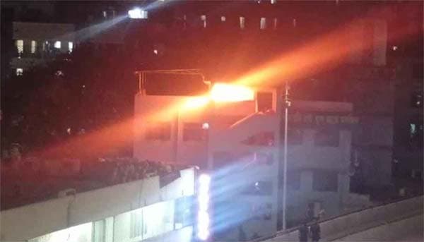 ঢাকা মৌচাক মসজিদে আগুন, নিয়ন্ত্রণে চেষ্টা