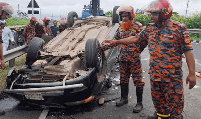 ঢাকা-মাওয়া এক্সপ্রেসওয়েতে প্রাইভেটকার উল্টে ৩ জনের মৃত্যু
