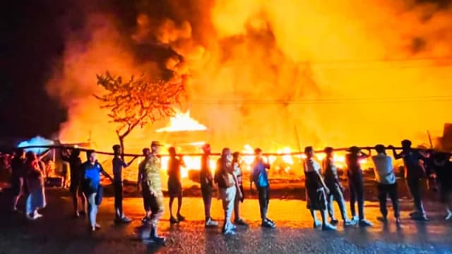 "দীঘিনালায় ফের ভয়াবহ অগ্নিকাণ্ড, ২০ দোকান পুড়ে ছাই"