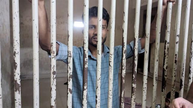 ধানমন্ডি থেকে আটক রিকশাচালক আজিজুর জামিনে মুক্ত