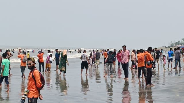 কুয়াকাটায় ঈদের ছুটিতে পর্যটকদের ভিড়, উৎসবমুখর সাগরকন্যা
