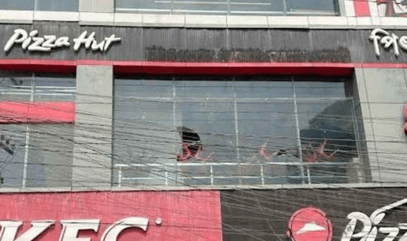 গাজায় ইসরায়েলি হামলার প্রতিবাদে কক্সবাজারে বিক্ষোভ, ভাঙচুর ৫ রেস্টুরেন্টে