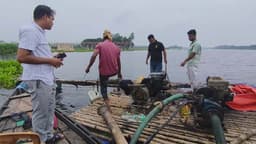 গোয়ালন্দে ড্রেজিং মেশিন ভাঙল ইউএনও, ধ্বংস ১০০ ফুট পাইপ