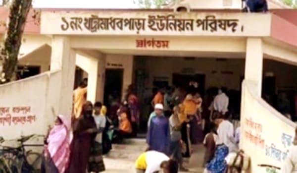 হাকিমপুরে চেয়ারম্যানের বিরুদ্ধে ভিজিএফের চাল আত্মসাতের অভিযোগ