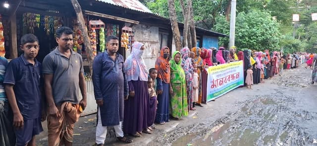 নোয়াখালী পৌরসভার তিন রাস্তায় উন্নয়নের অভাব, এলাকাবাসীর বিক্ষোভ