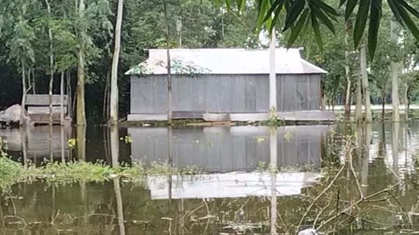 কুড়িগ্রামে দুধকুমার নদীর পানি বিপদ সীমা ছাড়ালো