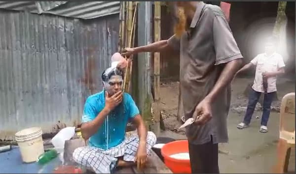 স্ত্রীকে তালাকের পর ৪০ কেজি দুধ দিয়ে গোসল করলেন স্বামী!