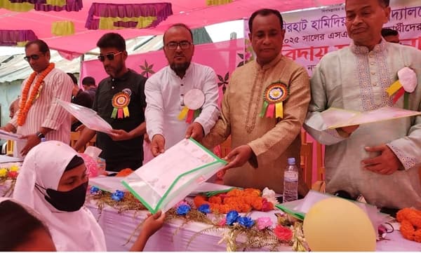 কবিরহাটে এসএসসি পরীক্ষার্থীদের বিদায় সংবর্ধনা 