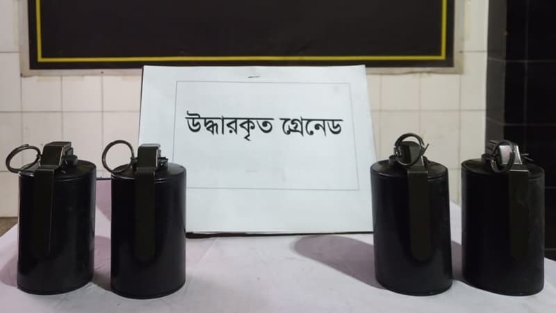 যাত্রাবাড়ীতে গ্রেনেড সদৃশ বিস্ফোরকসহ যুবক গ্রেপ্তার