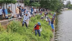 মাদারীপুরে স্ট্রিট ফুড ব্যবসায়ীদের পরিচ্ছন্নতা অভিযান