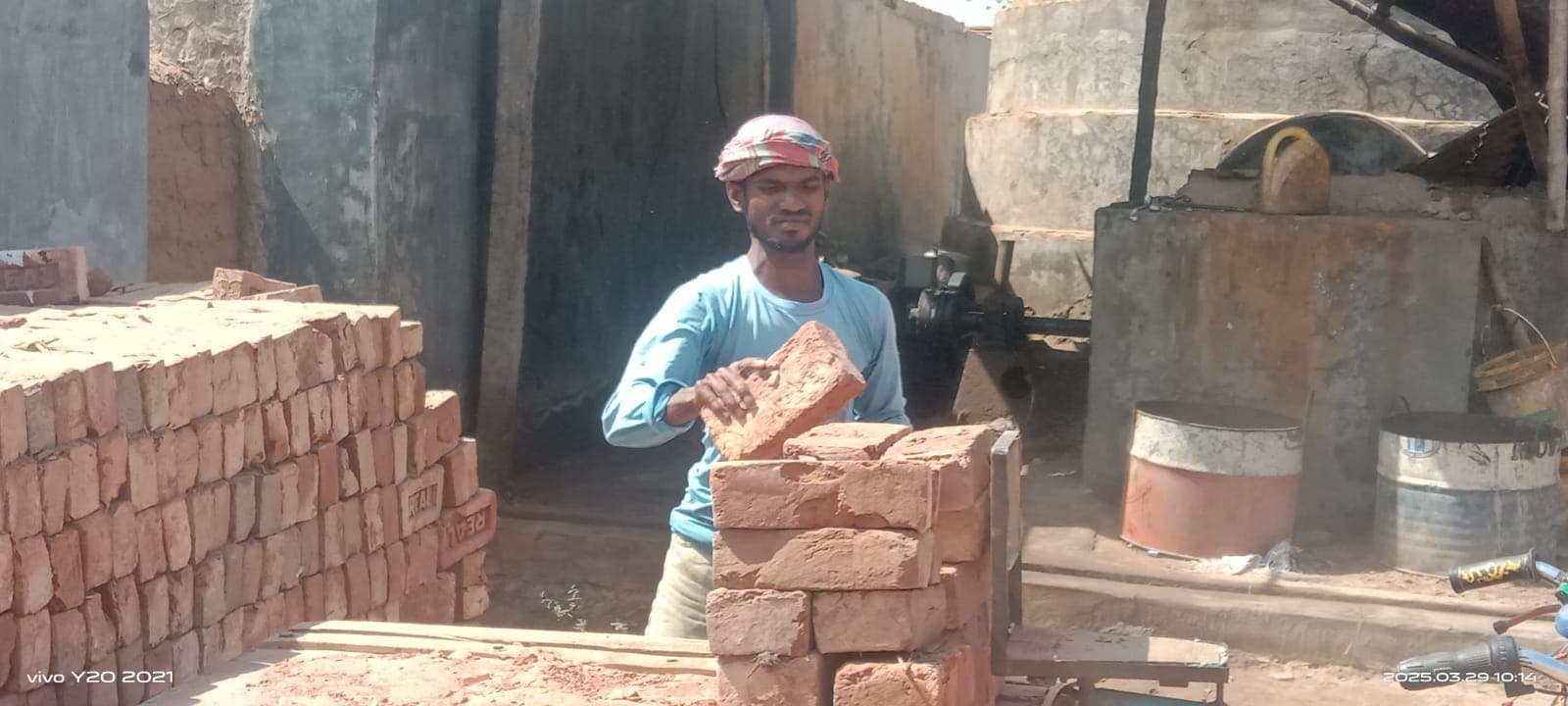 জীবিকার তাগিদে ছাত্রদল সভাপতি ইটভাটার শ্রমিক 
