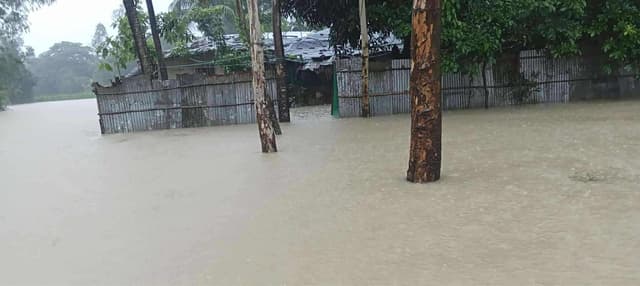 টানা বর্ষণে টেকনাফে জলাবদ্ধতা, দেড় হাজার পরিবার পানিবন্দি