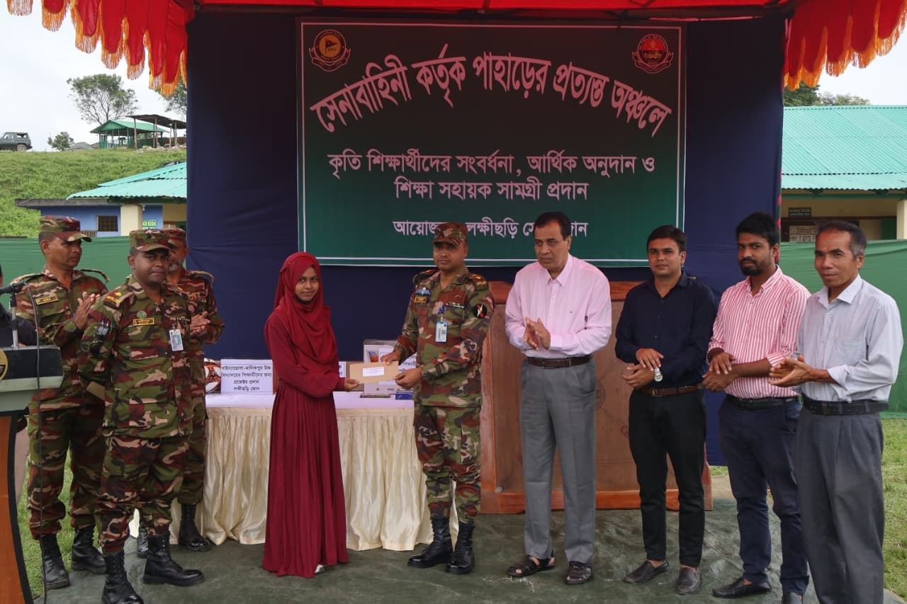 সেনাবাহিনী পার্বত্য অঞ্চলের শিক্ষার্থী ও খেলোয়াড়দের পাশে