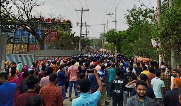 গাজীপুরে সোয়েটার কারখানায় শ্রমিকদের সংঘর্ষ, আহত ১০