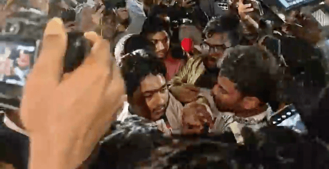 ডাকসু ভোট গণনায় ছাত্রদলের কারচুপির অভিযোগে টিএসসিতে উত্তেজনা