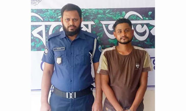 দেবীদ্বারে আপত্তিকর অবস্থায় ধরা ছাত্রলীগ নেতা, অত:পর ...
