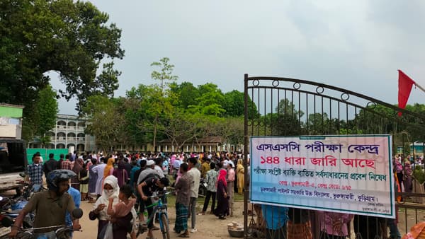 এসএসসি ও সমমানের  প্রথম দিনে ভূরুঙ্গামারীতে অনুপস্থিত ৪৫ শিক্ষার্থী