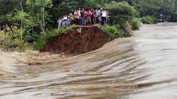সিলেট-সুনামগঞ্জ-মৌলভীবাজারে বন্যার আশঙ্কা, বিপদসীমা ছুঁইছে নদী