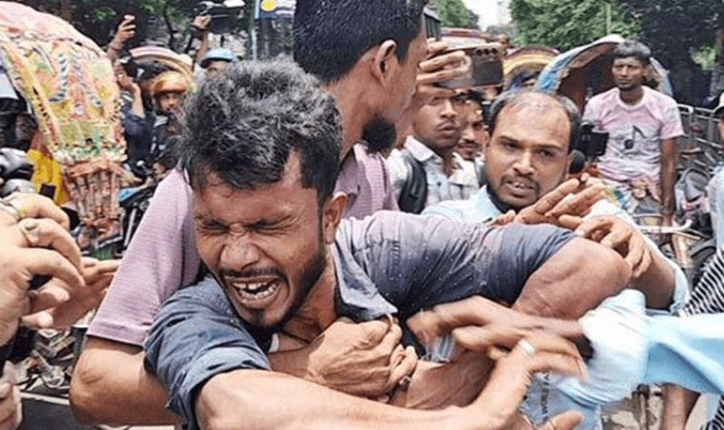ধানমন্ডি ৩২ থেকে আটক রিকশাচালক, ওসিকে তলব পুলিশের