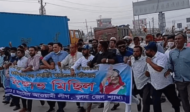 খুলনার রাজপথে হঠাৎ আওয়ামী লীগের ঝটিকা মিছিল, পুলিশের নজরদারি বৃদ্ধি