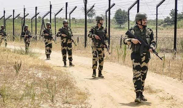 বাংলাদেশী দুই যুবককে ধরে নিয়ে গেছে বিএসএফ