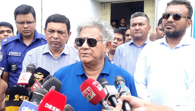 স্থলবন্দর পুনর্গঠনে গুরুত্ব দিচ্ছেন উপদেষ্টা এম সাখাওয়াত হোসেন