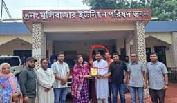 মামলার আসামির হাতেই ইউএনও পেলেন ক্রেস্ট! তোলপাড় রাজনগর