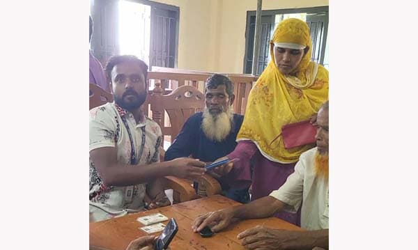 সলঙ্গায় স্মার্ট ফ্যামিলি কার্ড বিতরণে অর্থ নেয়ার অভিযোগ