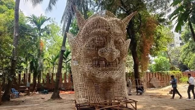 ফ্যাসিবাদ ও শান্তির প্রতীক পুড়ে ছাই