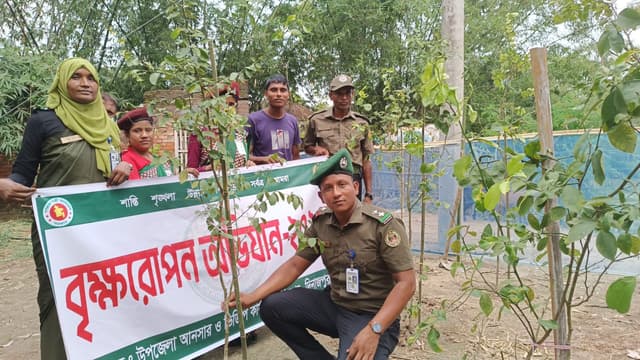 হাকিমপুরে আনসার ভিডিপির উদ্যোগে ব্যাপক বৃক্ষরোপণ কর্মসূচি অনুষ্ঠিত