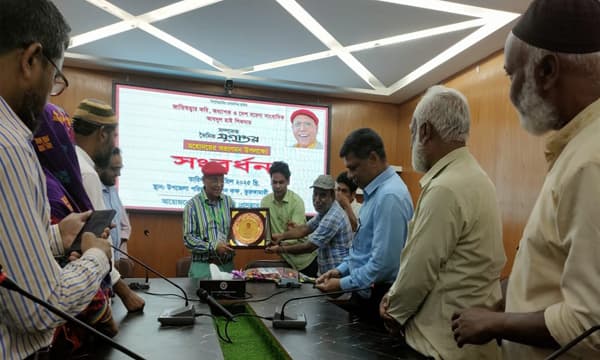 ভূরুঙ্গামারীতে কবি আবদুল হাই শিকদারকে সংবর্ধনা