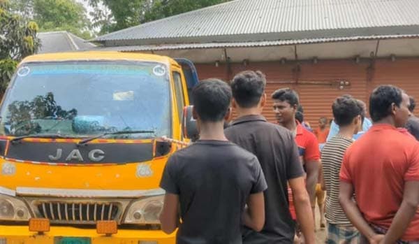 সলঙ্গায় গরিবের চাল কালোবাজারি, এলাকাবাসীর হাতে জব্দ ৪১ বস্তা