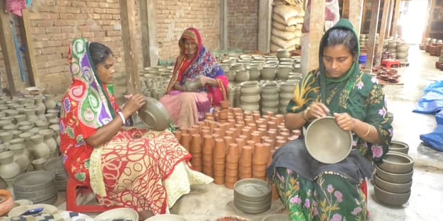মাটির শিল্পে প্রাণ ফেরাল বৈশাখ, বাউফলে কর্মব্যস্ততা