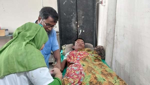 অলৌকিকভাবে জীবিত ফিরে এলেন নিখোঁজ জেলে মোরশেদ 