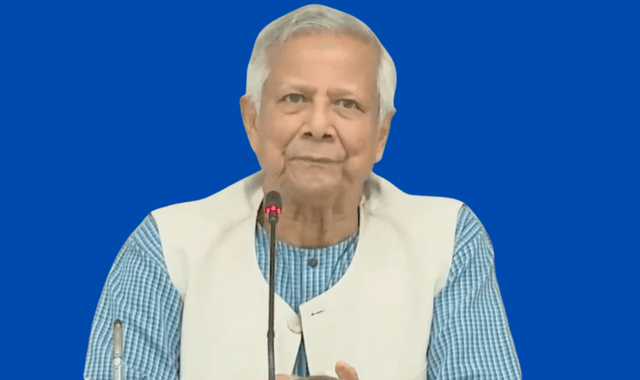বার্ন ইনস্টিটিউটে দগ্ধদের খোঁজ নিতে গেলেন প্রধান উপদেষ্টা