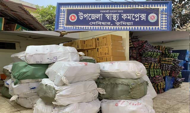 দেবীদ্বার উপজেলা স্বাস্থ্য কমপ্লেক্স: মেঝেতে পড়ে আছে নিম্নমানের ওষুধ !