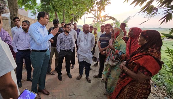 দৌলতদিয়া যৌনপল্লী নারীদের পুনর্বাসনে উঠান বৈঠক