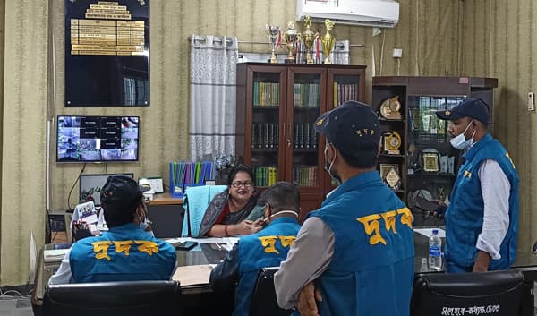 ভারতে থেকে বেতন! শশীকর কলেজে চমকপ্রদ তথ্য, দুদকের অভিযান