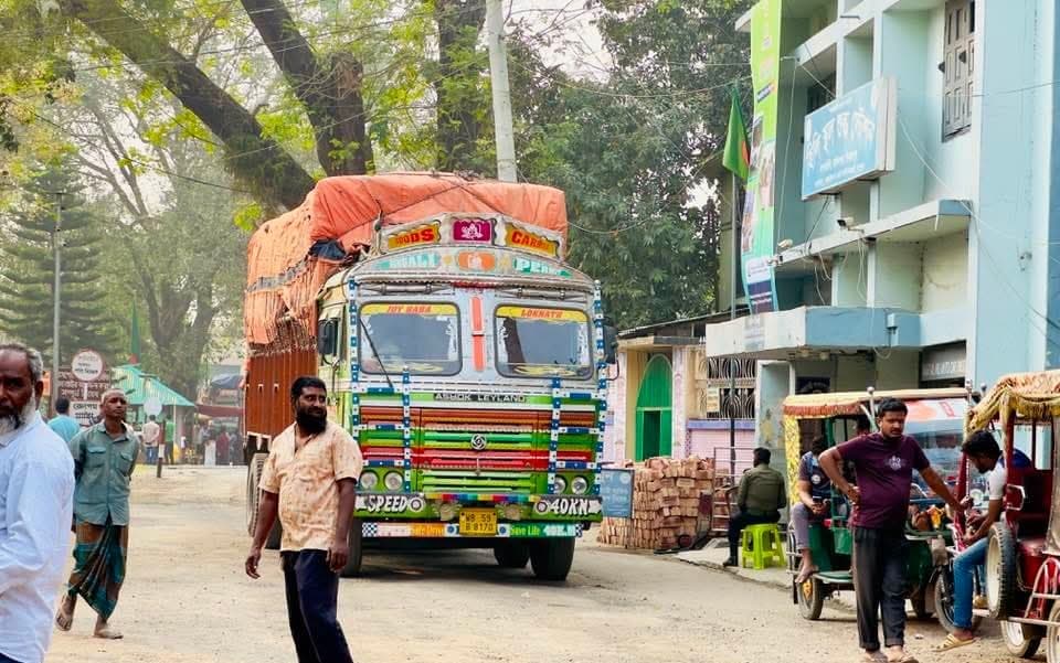হিলি স্থলবন্দর দিয়ে পুনরায় আমদানি-রপ্তানি শুরু