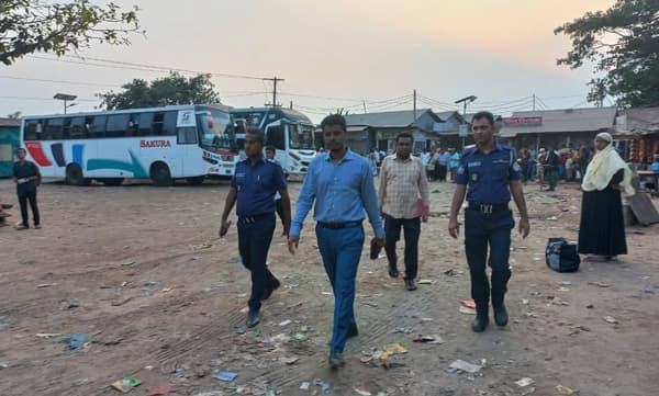 নেছারাবাদে বাস কাউন্টার মালিকদের সিন্ডিকেট, প্রশাসনের অভিযানে জরিমানা