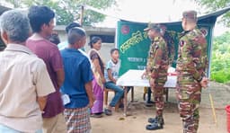 খাগড়াছড়িতে সেনাবাহিনীর বিনামূল্যে চিকিৎসা সেবা, তিন শতাধিক মানুষ উপকৃত