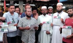 হিজলায় বিএনপির ৩১ দফা বাস্তবায়নে লিফলেট বিতরণ
