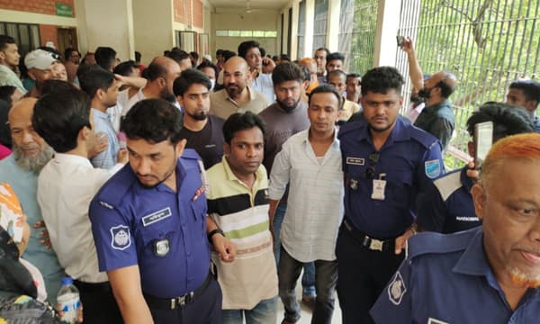 রাজবাড়ীতে আ.লীগের ২০ নেতাকর্মীকে কারাগারে প্রেরণ