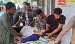 মুলাদী সরকারি কলেজে ছাত্রদল-ছাত্রশিবির সংঘর্ষ, আহত ২৫