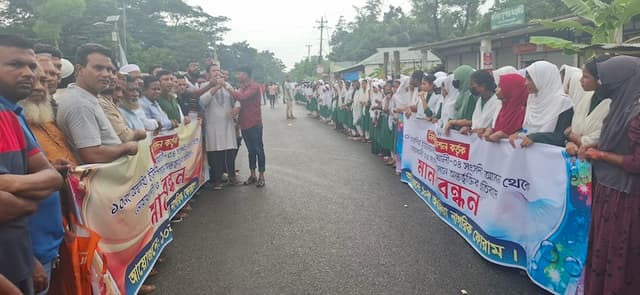 নোয়াখালী-৪ আসন থেকে ইউনিয়ন বাদ দেওয়ায় বিক্ষোভ, সড়ক অবরোধ